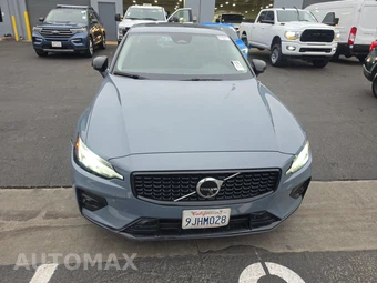 2024 Volvo S60 B5 Plus Dark – miniatura 2