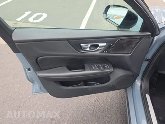 2024 Volvo S60 B5 Plus Dark – miniatura 9