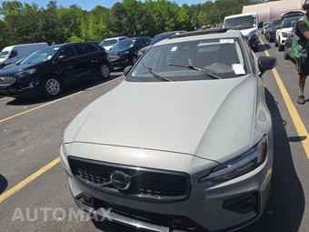 2024 Volvo S60 B5 Plus Dark – miniatura 2