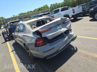 2024 Volvo S60 B5 Plus Dark – miniatura 6