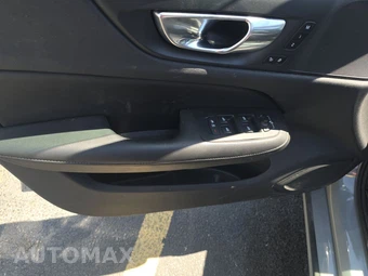 2024 Volvo S60 B5 Plus Dark – miniatura 9