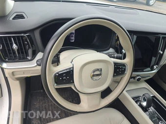 2024 Volvo S60 B5 Plus Dark – miniatura 10