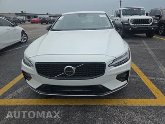 2024 Volvo S60 B5 Plus Dark – miniatura 2
