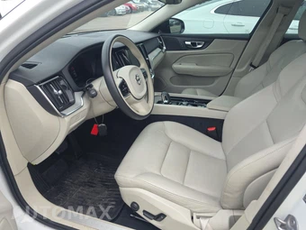 2024 Volvo S60 B5 Plus Dark – miniatura 7