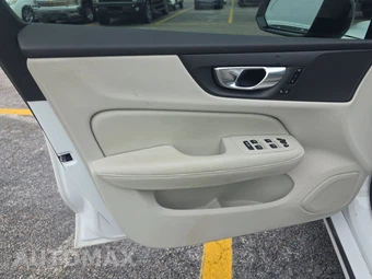 2024 Volvo S60 B5 Plus Dark – miniatura 9