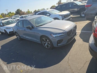 2024 Volvo S60 B5 Plus Dark – miniatura 3