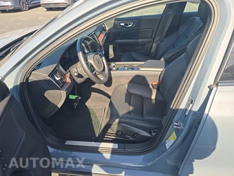 2024 Volvo S60 B5 Plus Dark – miniatura 7