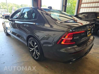 2024 Volvo S60 B5 Plus Dark – miniatura 2
