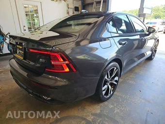 2024 Volvo S60 B5 Plus Dark – miniatura 3