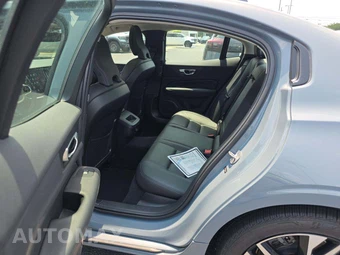 2024 Volvo S60 B5 Plus Dark – miniatura 10