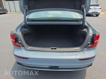 2024 Volvo S60 B5 Plus Dark – miniatura 11