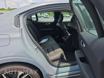 2024 Volvo S60 B5 Plus Dark – miniatura 13
