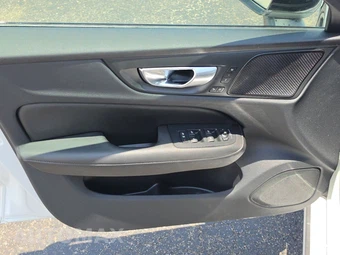 2024 Volvo S60 B5 Ultimate Dark - miniatura 9