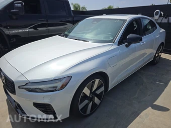 2024 Volvo S60 Recharge Plug-In Hybrid T8 Plus Dark Theme