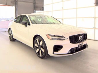 2024 Volvo S60 Recharge Plug-In Hybrid T8 Plus Dark Theme - miniatura 3