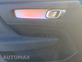 2024 Volvo XC40 B5 Core Bright Theme – miniatura 9