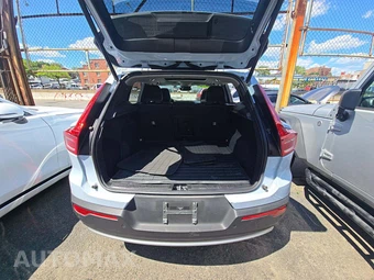 2024 Volvo XC40 B5 Core Bright Theme – miniatura 14