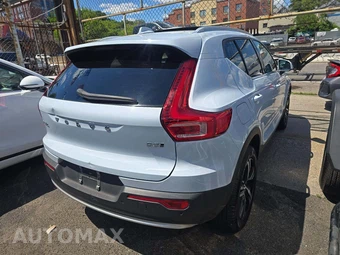 2024 Volvo XC40 B5 Core Bright Theme – miniatura 3