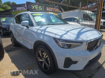 2024 Volvo XC40 B5 Core Bright Theme – miniatura 4