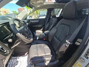 2024 Volvo XC40 B5 Core Bright Theme – miniatura 6