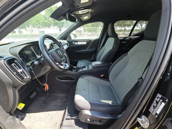 2024 Volvo XC40 B5 Core Bright Theme – miniatura 7