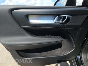 2024 Volvo XC40 B5 Core Bright Theme – miniatura 9
