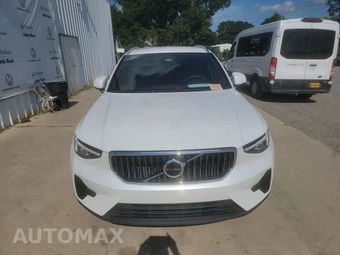 2024 Volvo XC40 B5 Core Bright Theme – miniatura 2