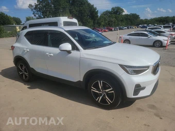 2024 Volvo XC40 B5 Core Bright Theme – miniatura 3