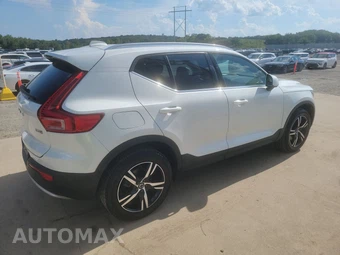 2024 Volvo XC40 B5 Core Bright Theme – miniatura 4
