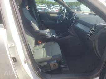 2024 Volvo XC40 B5 Core Bright Theme – miniatura 8