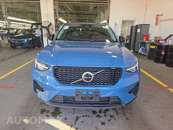2024 Volvo XC40 B5 Core Bright Theme – miniatura 2