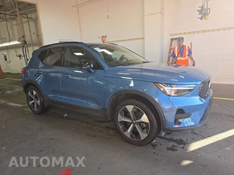 2024 Volvo XC40 B5 Core Bright Theme – miniatura 3