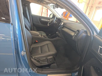 2024 Volvo XC40 B5 Core Bright Theme – miniatura 8