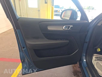 2024 Volvo XC40 B5 Core Bright Theme – miniatura 9