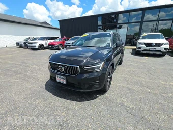 2024 Volvo XC40 B5 Core Bright Theme