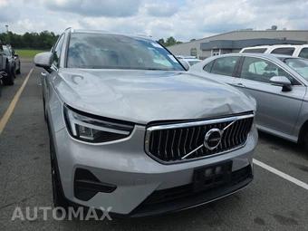 2024 Volvo XC40 B5 Core Bright Theme – miniatura 2