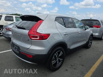 2024 Volvo XC40 B5 Core Bright Theme – miniatura 4