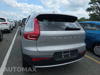 2024 Volvo XC40 B5 Core Bright Theme – miniatura 5