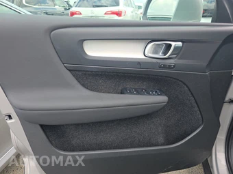 2024 Volvo XC40 B5 Core Bright Theme – miniatura 9