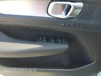 2024 Volvo XC40 B5 Core Bright Theme – miniatura 10
