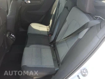 2024 Volvo XC40 B5 Core Bright Theme – miniatura 8