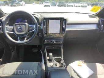 2024 Volvo XC40 B5 Core Bright Theme – miniatura 9