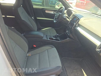 2024 Volvo XC40 B5 Core Bright Theme - miniatura 8