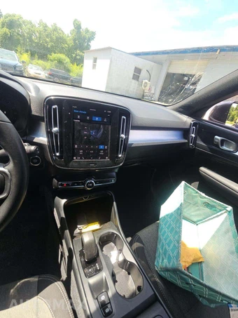 2024 Volvo XC40 B5 Core Bright Theme – miniatura 10