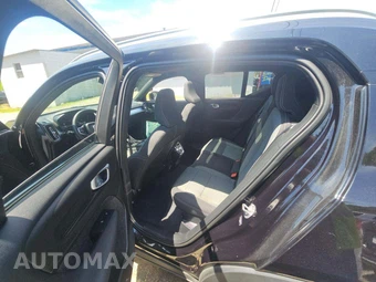 2024 Volvo XC40 B5 Core Bright Theme – miniatura 13