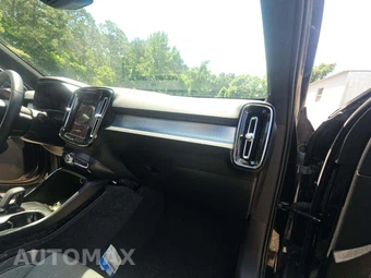 2024 Volvo XC40 B5 Core Bright Theme – miniatura 18