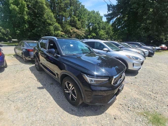 2024 Volvo XC40 B5 Core Bright Theme – miniatura 4