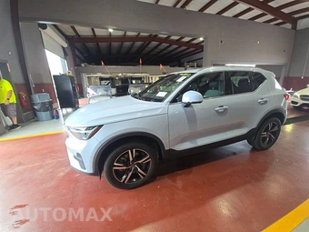 2024 Volvo XC40 B5 Core Bright Theme