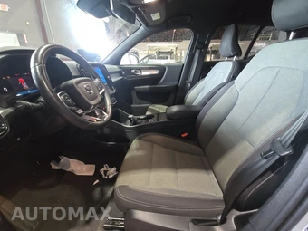 2024 Volvo XC40 B5 Core Bright Theme - miniatura 7