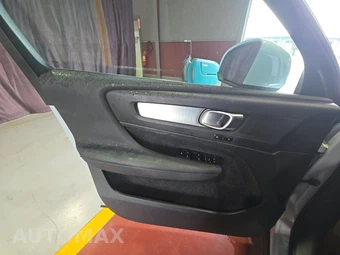 2024 Volvo XC40 B5 Core Bright Theme - miniatura 9
